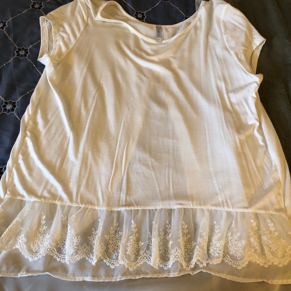 White lace trim flowy t shirt